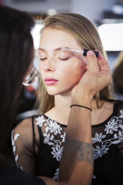 Какой цвет карандаша для бровей подходит русым. Бьюти-советы русым: как выбрать карандаш для бровей?