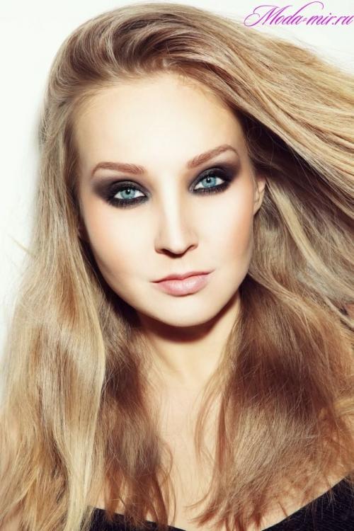 Макияж для голубых глаз и русых волос пошагово. Макияж Smokey eyes для голубых глаз и русых волос пошагово фото