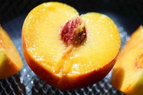 Маска для лица из персика и сметаны. Персиковые маски для лица: подарите своей коже нежность и бархатистость