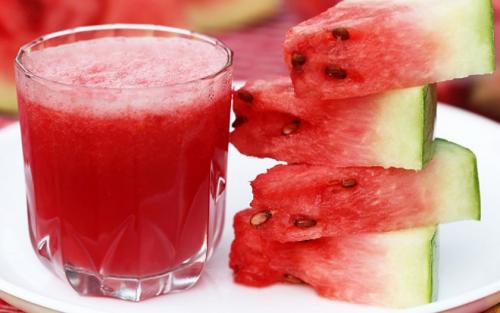 Арбузный сок в косметологии. Маски из арбуза для лица