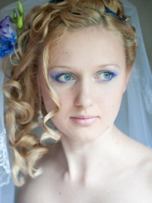 Макияж для пепельных блондинок с красными губами. Tpk eti Lady