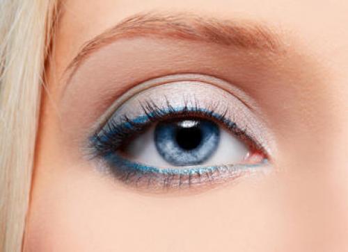 Макияж для пепельных блондинок с красными губами. Tpk eti Lady