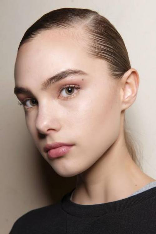 Блестящие тени для карих глаз. Цветовая гамма для макияжа карих глаз