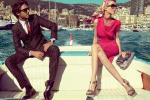 Макияж для брюнеток с голубыми глазами. Брюнетки с голубыми глазами: секреты макияжа