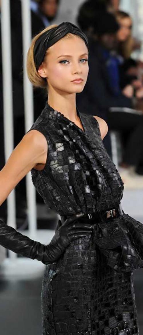 Макияж к черному платью. Макияж под черное платье: ваш королевский образ