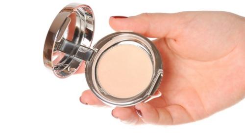 Пудра или тональный крем, что лучше для жирной кожи. Что лучше: пудра или тональный крем? 10