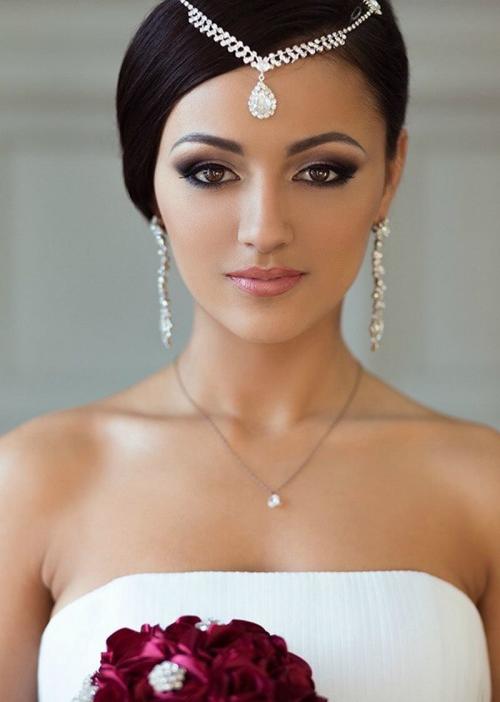 Макияж для карих глаз и темных волос. Особенности вечернего мейка