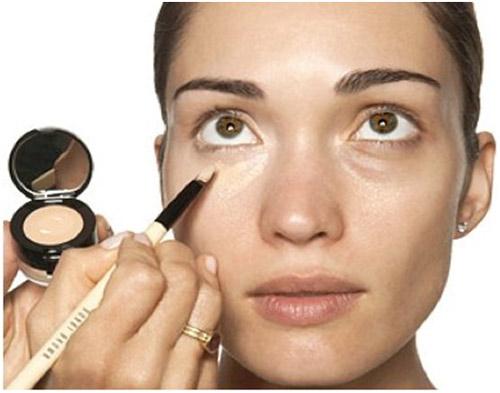 Лучший консилер по мнению визажистов. Консилер для кожи вокруг глаз: какой лучше?