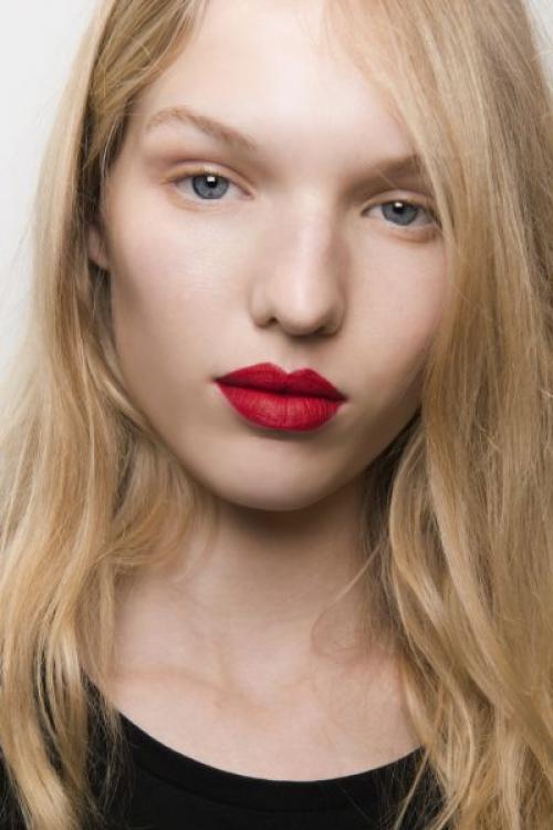 Цвет помады для блондинок с голубыми глазами. Лучшие цвета помады для блондинок с зелеными, серыми и голубыми глазами