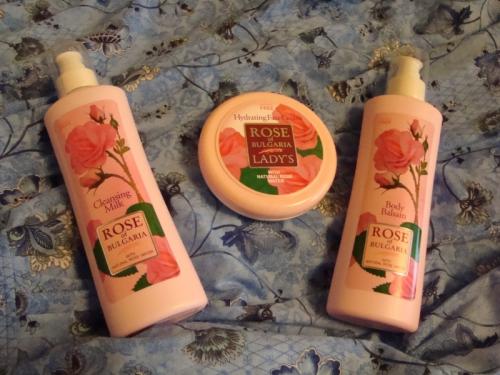 Крем для лица в банке роза. Косметика с розой - новинки и проверенные любимчики 05