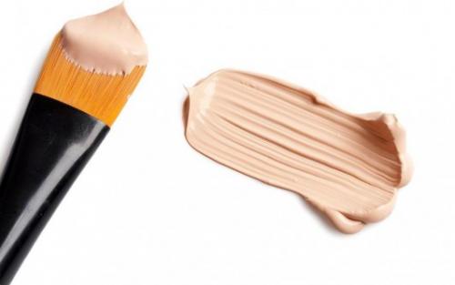 Для жирной кожи, что лучше тональный крем или пудра. Тональный крем 02