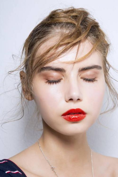 Корректирующий макияж для круглого лица. Макияж для круглого лица: особенности