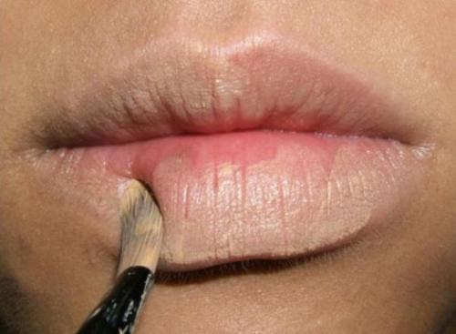 Не идет помада. Что можно сделать с помадой, если вам не подошел цвет