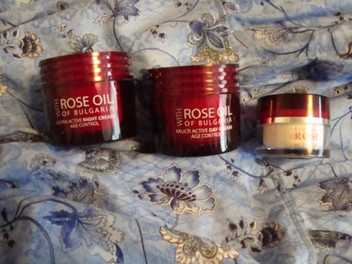 Крем для лица в банке роза. Косметика с розой - новинки и проверенные любимчики 03