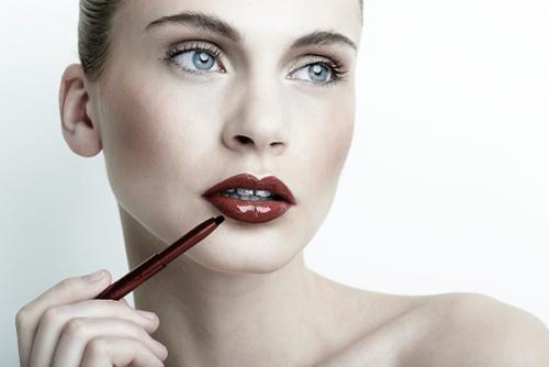 Помада или Блеск для губ, что лучше. Что лучше Блеск или помада 05 Помада или Блеск для губ, что лучше. Что лучше Блеск или помада 05