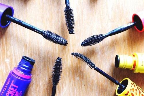 Макияж для круглого лица с нависшими веками. Тушь