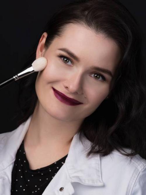 Хайлайтер для круглого лица. Как наносить хайлайтер на лицо?