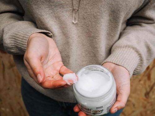 Можно ли мазать на ночь лицо кокосовым маслом. Применение в чистом виде