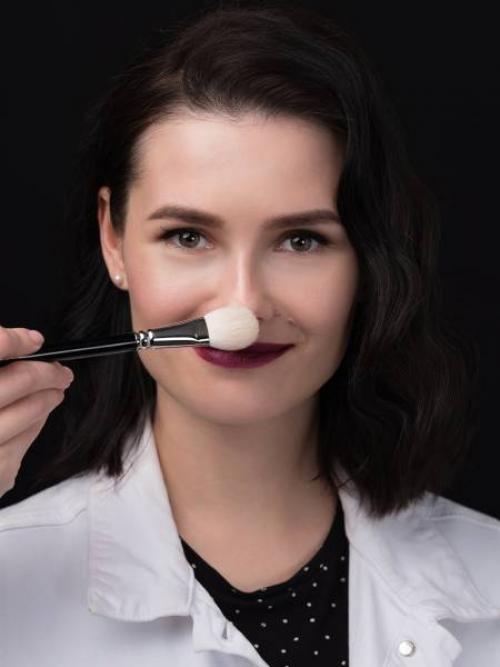 Хайлайтер для круглого лица. Как наносить хайлайтер на лицо?