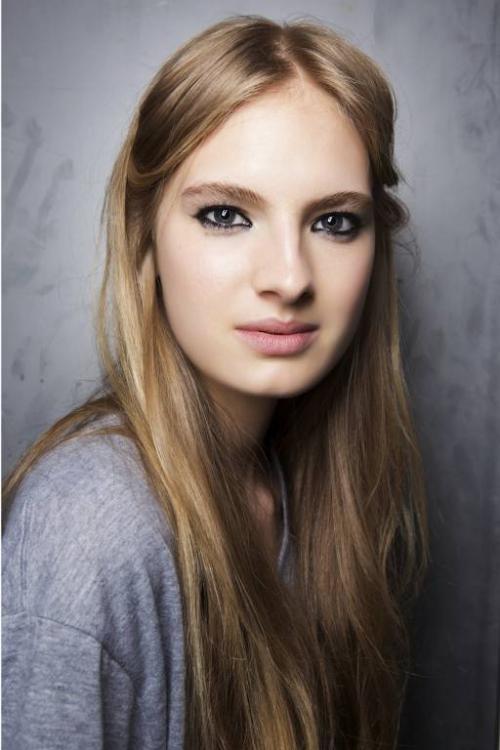 Макияж для круглого лица до и после. Макияж для круглого лица: особенности