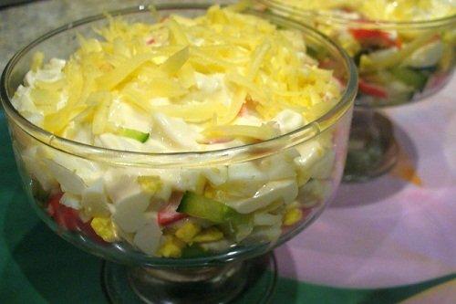 Салат крабовые палочки. Крабовый салат с яблоками