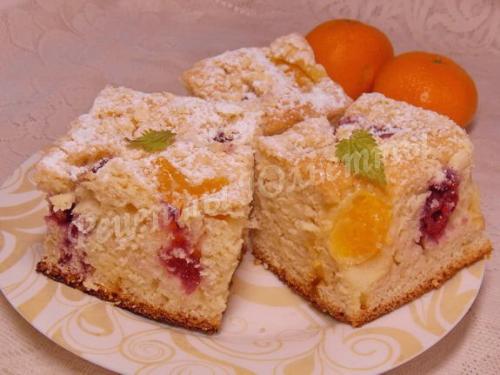 Пирог на минералке с вишней.