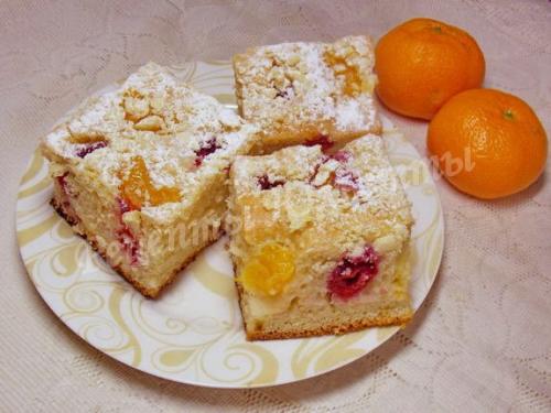 Пирог на минералке с вишней.