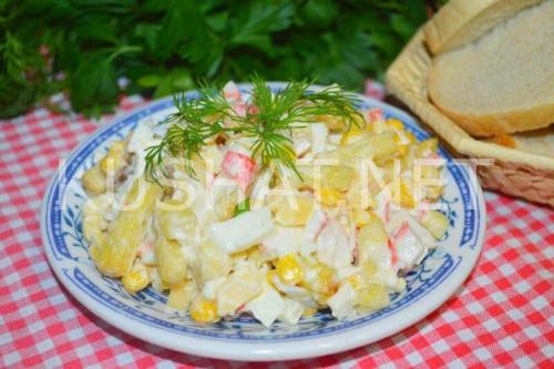 Салат с крабовыми палочками и сухариками. Салат с крабовыми палочками, сухариками и кукурузой. Рецепт с фото