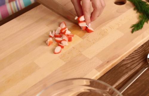 Салат из крабовых палочек и кукурузы. Салат с крабовыми палочками и кукурузой классический