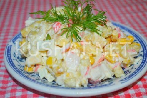 Салат с крабовыми палочками и сухариками. Салат с крабовыми палочками, сухариками и кукурузой. Рецепт с фото