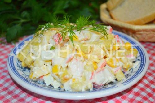 Салат с крабовыми палочками и сухариками. Салат с крабовыми палочками, сухариками и кукурузой. Рецепт с фото
