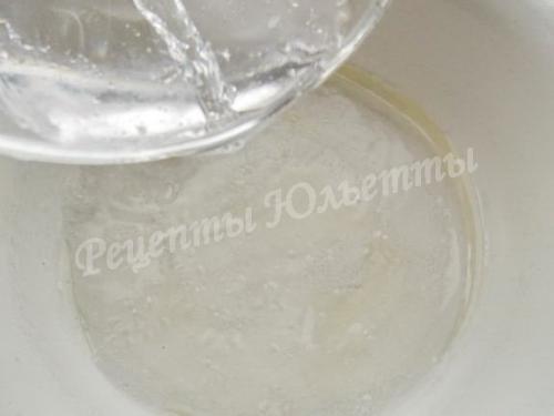 Пирог на минералке с вишней.