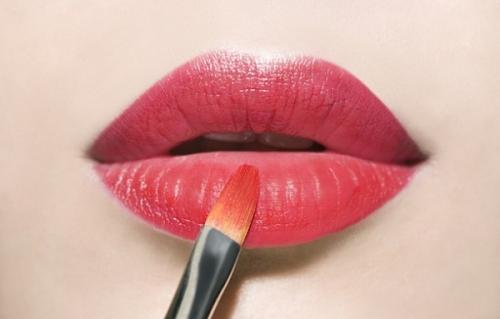 Как наносить румяна, чтобы лицо казалось худее. Правила макияжа для полного лица