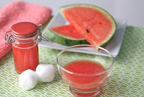 Маска из арбуза для лица от прыщей. Маска из арбуза для лица в домашних условиях