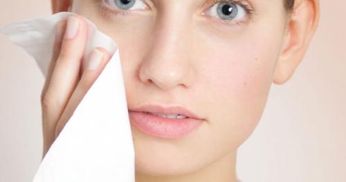 Как избавиться от жирного блеска на лице в течении дня. Почему появляется сальной блеск