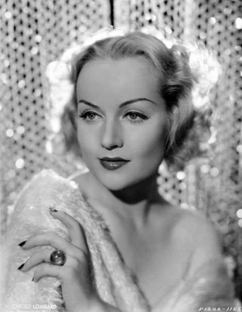 Кто выпустил первый блеск для губ. История блеска для губ, который снова в моде