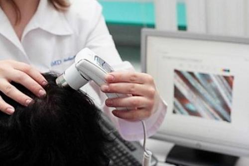 Специалист по волосам. Как называется врач по выпадению волос и когда к нему нужно идти?