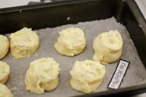 Булочки из слоеного теста с творогом. Рецепт 1: дрожжевые булочки с творогом (пошагово)