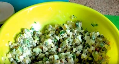 Салат с крабовыми палочками — вкусный и простой рецепт