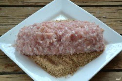 Рулет мясной с яйцом. Мясной рулет из фарша с яйцом