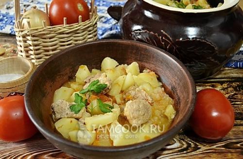 Мясо с картошкой в горшочках. Тушеная картошка с мясом в горшочке