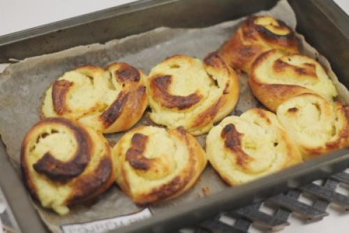 Булочки из слоеного теста с творогом. Рецепт 1: дрожжевые булочки с творогом (пошагово)