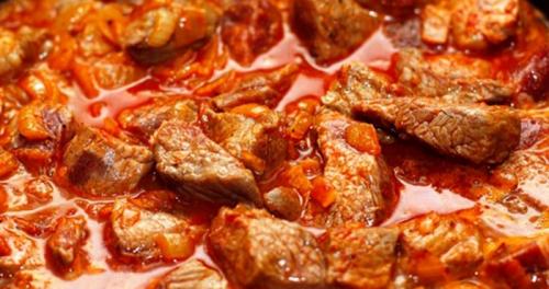 Как приготовить гуляш из говядины в мультиварке. Сколько и как готовить венгерское блюдо?