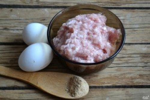 Рулет мясной с яйцом. Мясной рулет из фарша с яйцом