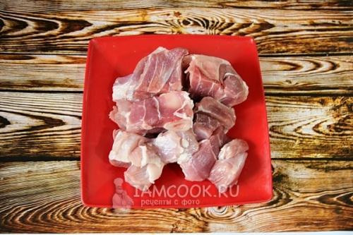 Мясо с картошкой в горшочках. Тушеная картошка с мясом в горшочке