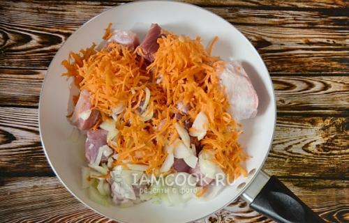 Мясо с картошкой в горшочках. Тушеная картошка с мясом в горшочке