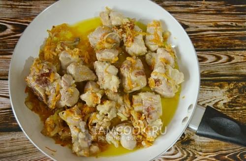 Мясо с картошкой в горшочках. Тушеная картошка с мясом в горшочке