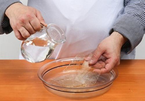 Если пить желатин целый год поможет это коленному суставу. Правила применения