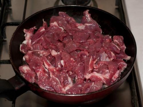 Гуляш из говядины, как в столовой. Простой рецепт вкусного гуляша