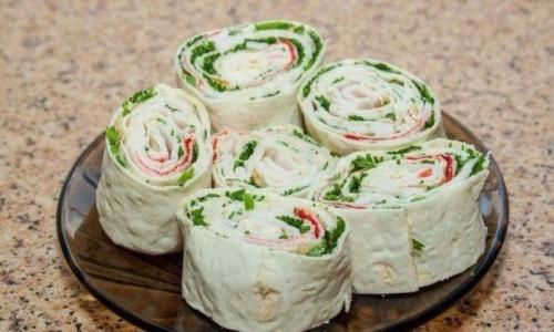 Быстрая закуска из лаваша с еврейским салатом